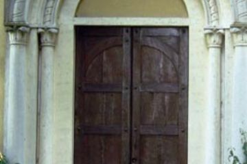 Oratorio di Sant'Eusebio - Portone d'Ingresso